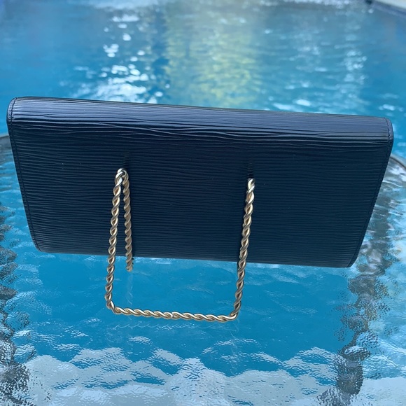 Preowned Louis Vuitton Black EPI Sarah Wallet - Picture 6 of 12